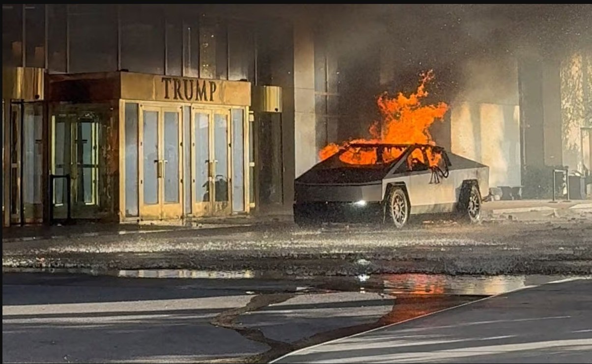 Explosión de un Tesla Cybertruck frente al Trump Hotel en Las Vegas deja al menos un muerto